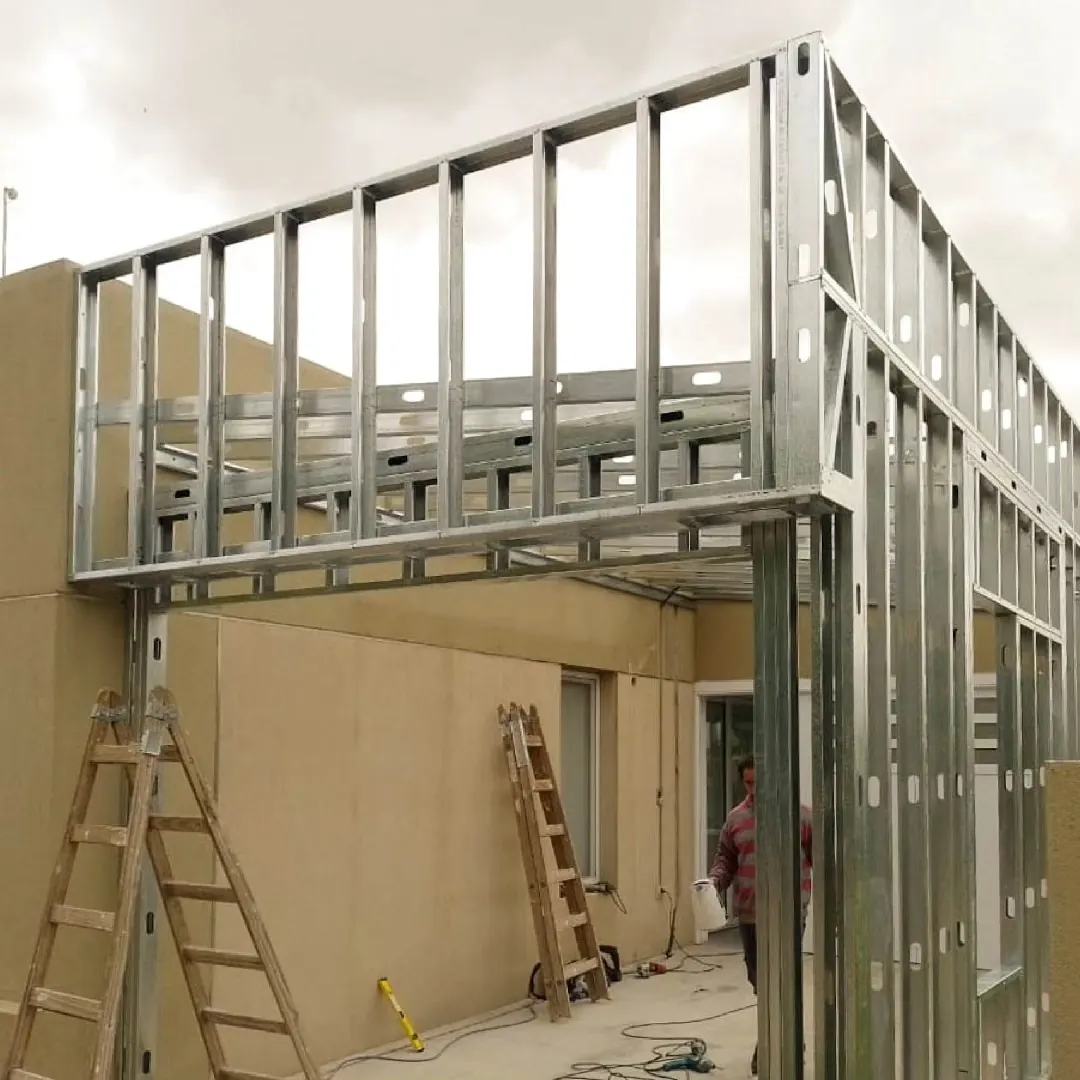 Entrepiso de steel framing montado dentro de una vivienda, con la estructura de perfiles a la vista